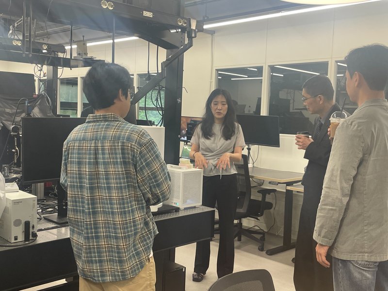 Lab tour for Prof. Lihong Wang (Caltech)