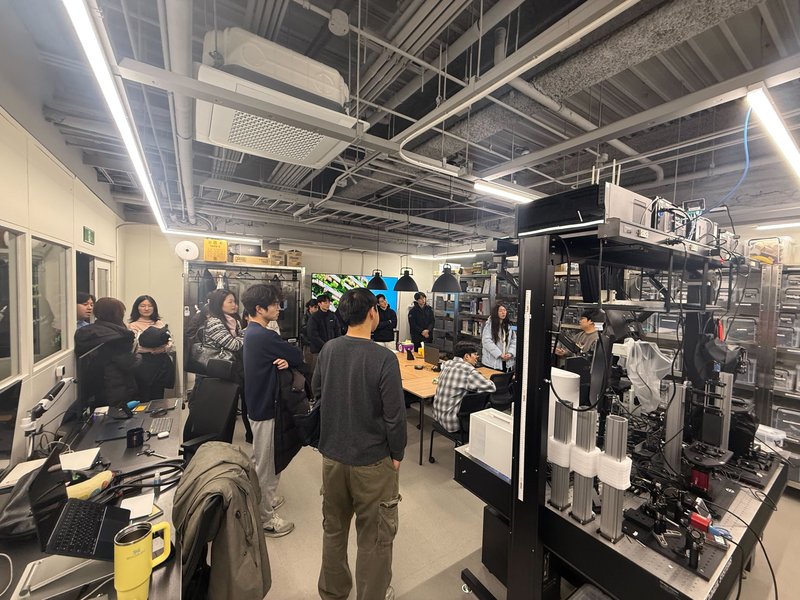 Open lab tour during the bio workshop