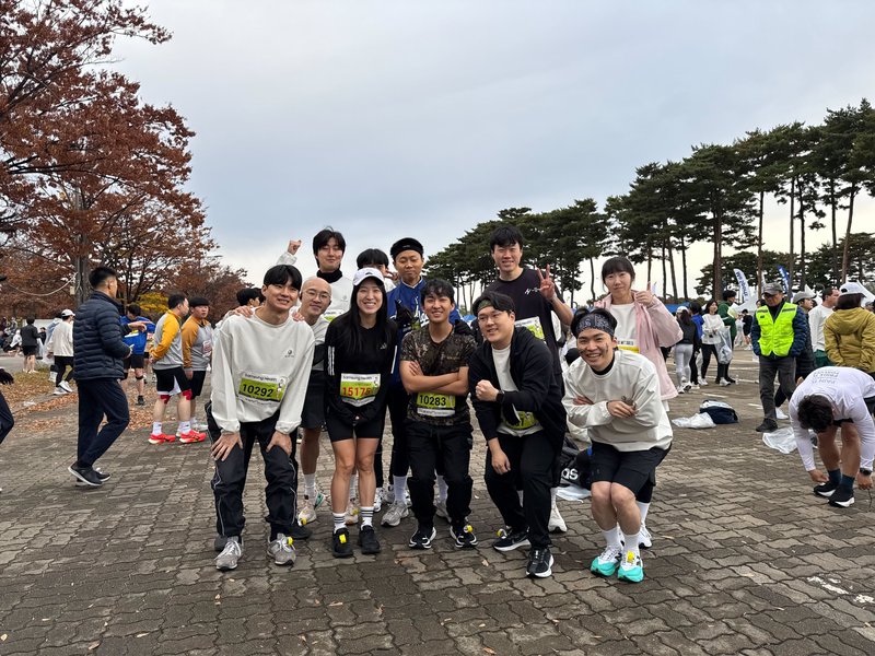 Lab team before the Son Kee-chung Peace Marathon