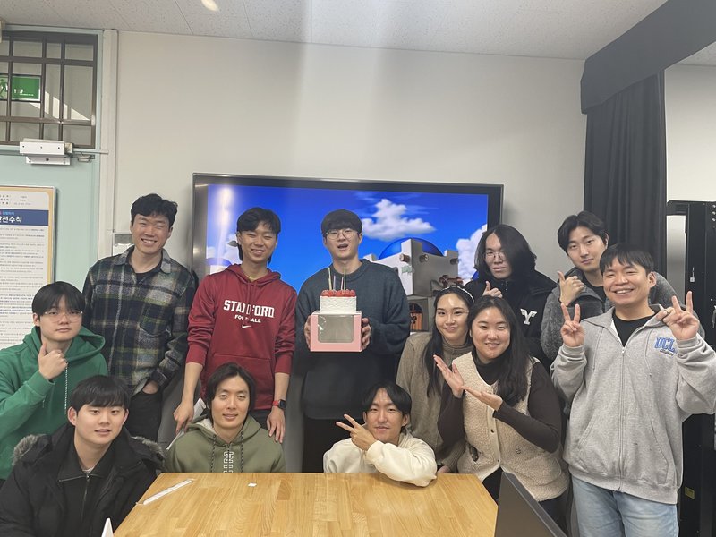 Celebration for Donggeon Bae in the lab