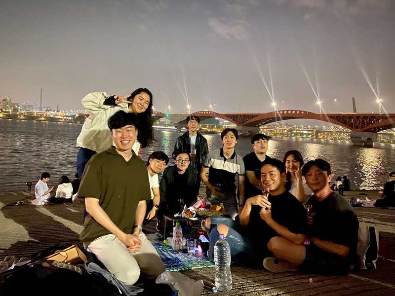 Farewell picnic by the Han River