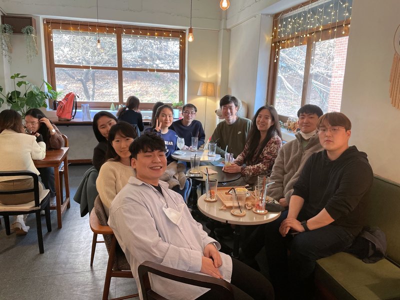 Spring outing at a cafe