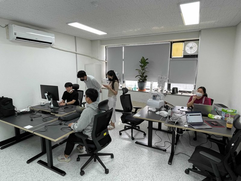 The newly set-up 723A office at Yonsei
